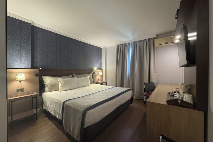 Room 5 of 42