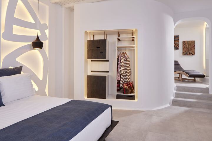 Room 16 of 62