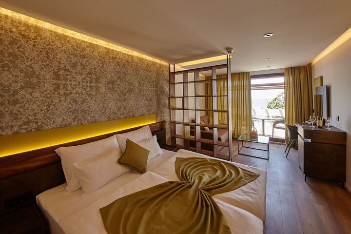 Room 10 of 211