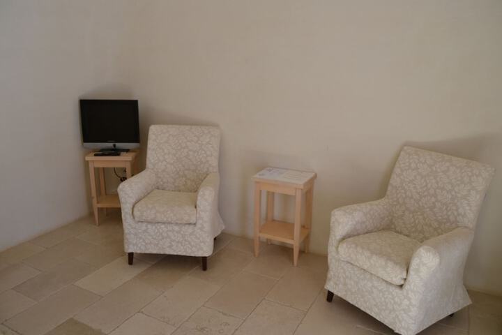 Room 37 of 83
