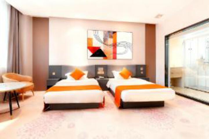 Room 16 of 18