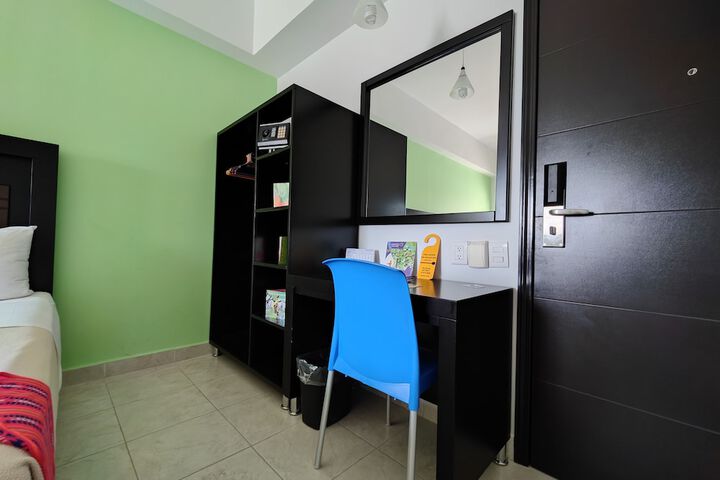Room 10 of 20