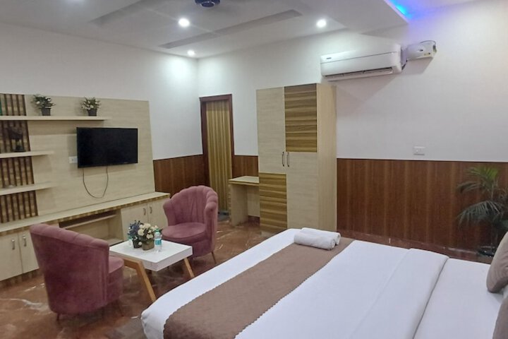 Hotel Amour Chandigarh Zirakpur