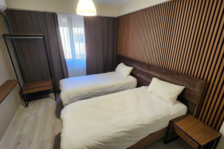 Room 5 of 33