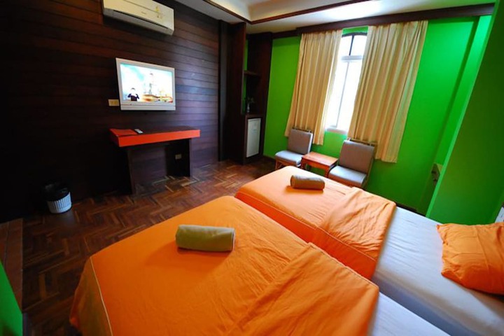 Room 12 of 18