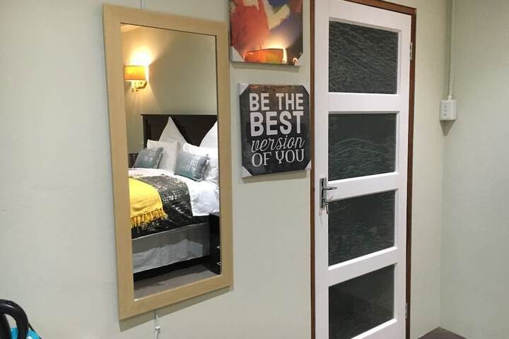 Room 8 of 18