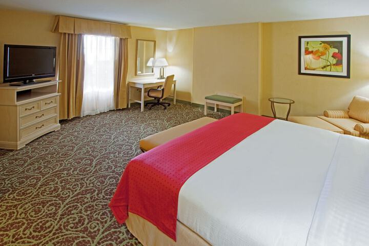 Premium King Bed (10 of 22)