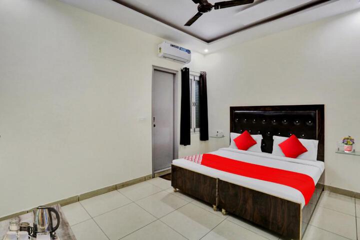 OYO Flagship Hotel Saffron