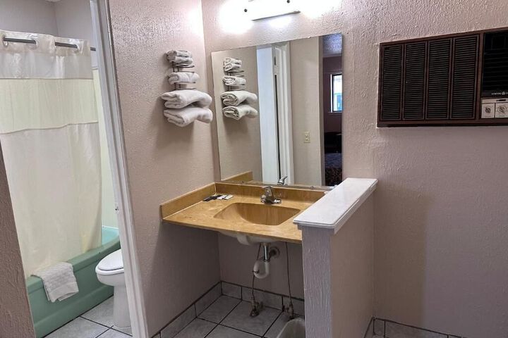Room 15 of 15