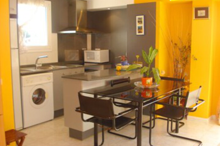 Room 4 of 9