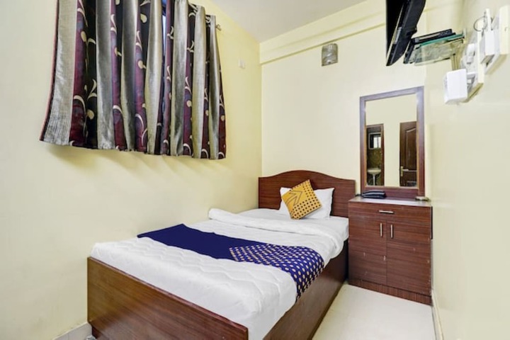 Room 8 of 18