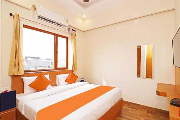 Room 6 of 18