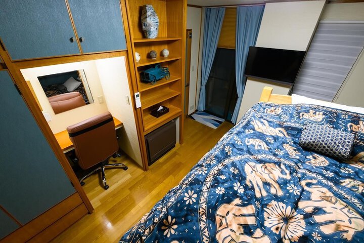 Room 6 of 22