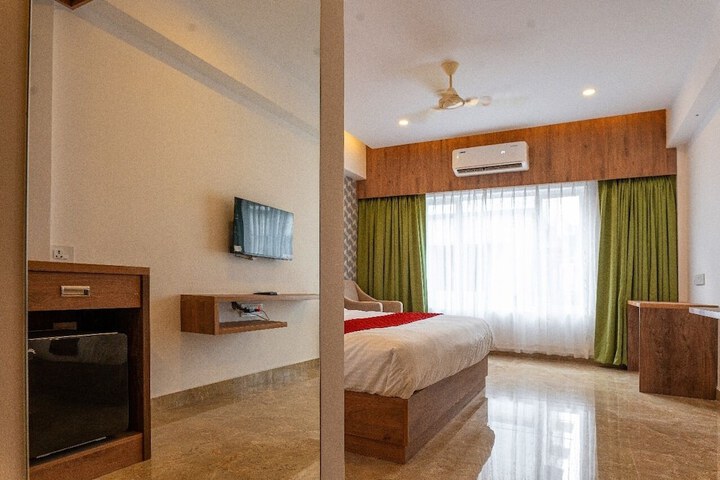Room 7 of 9
