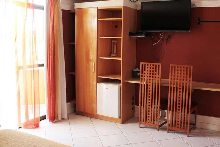 Room 3 of 40