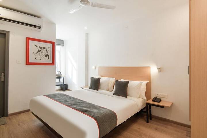 Room 4 of 12