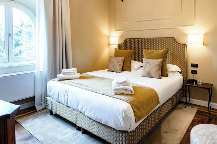 Room 2 of 49