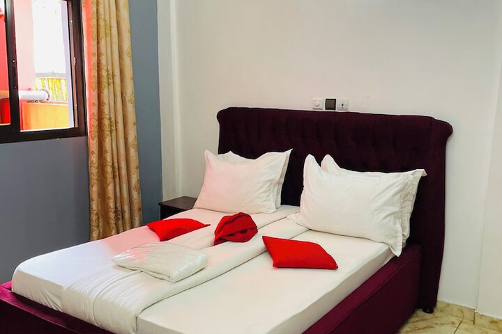 Room 14 of 118