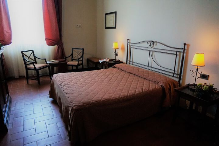 Room 12 of 85