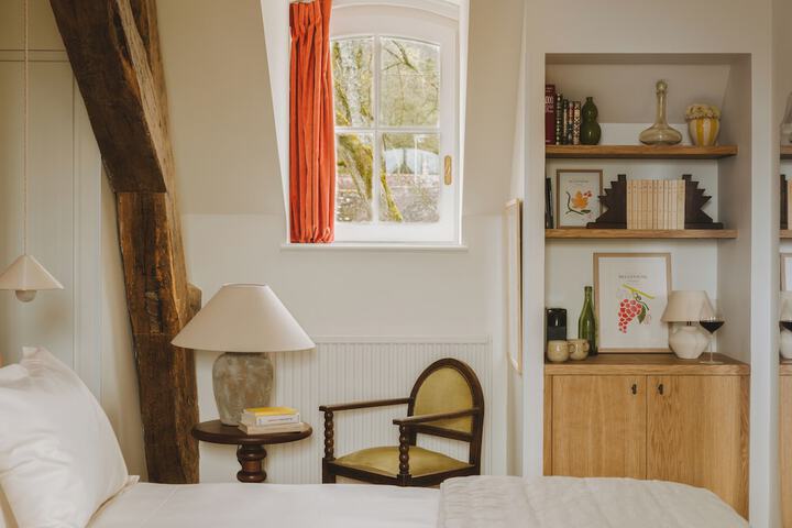Room 7 of 72