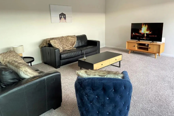 Room 2 of 5