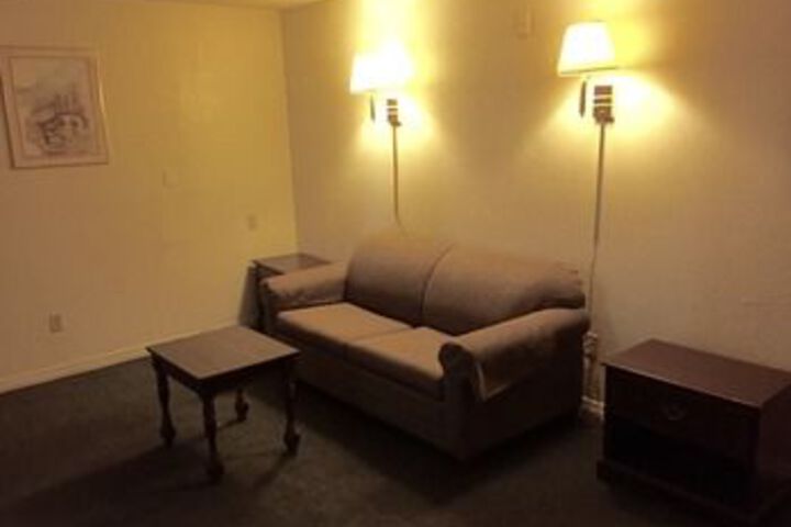 Room 12 of 17