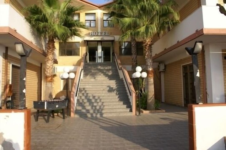 Hotel 50 of 60