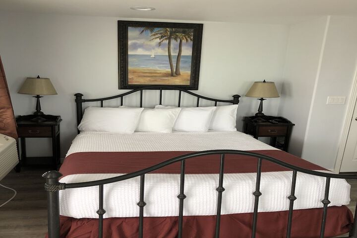 Room 7 of 173