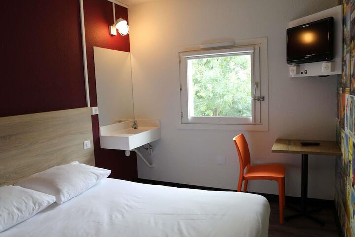 Room 17 of 48
