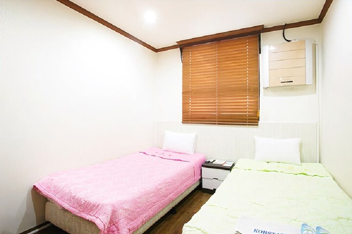 Room 30 of 36