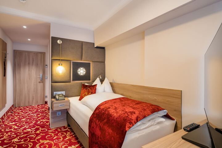 Room 10 of 72