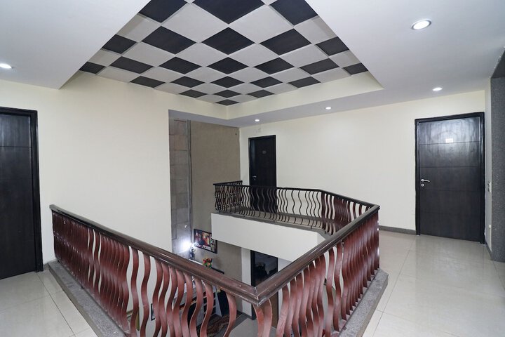 Ballroom/Hall 22 of 24