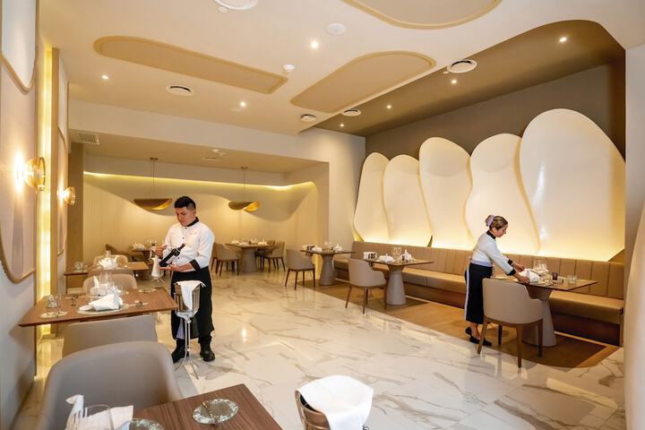 Dining 93 of 135