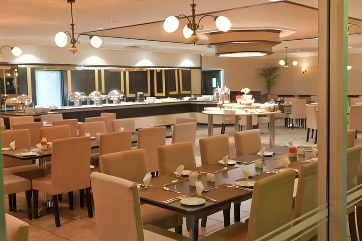 The Pearl of Oudtshoorn