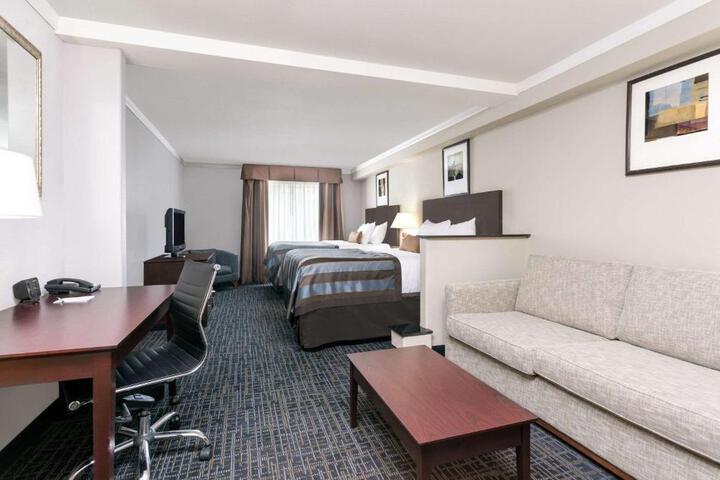 2 Queen Beds (3 of 7)