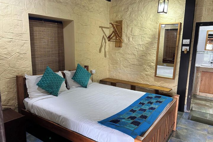 Room 2 of 27