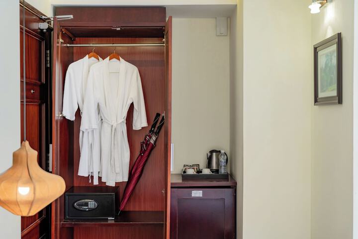 Room 37 of 66