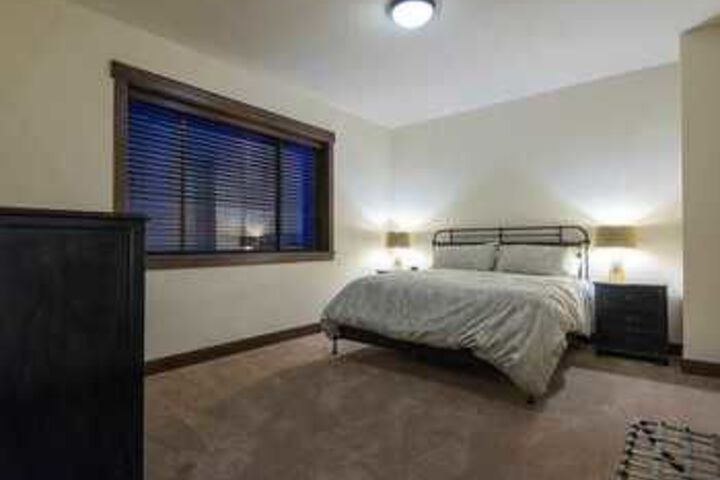 Room 6 of 27