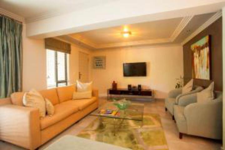 Lounge 19 of 49