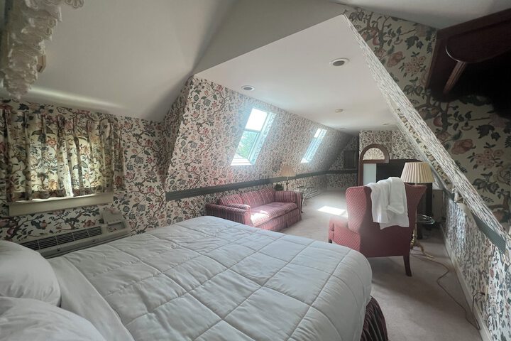 Room 17 of 84