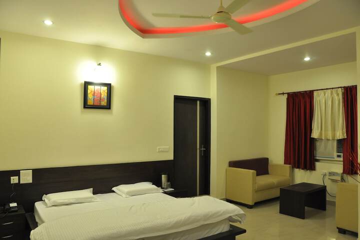 Room 3 of 36