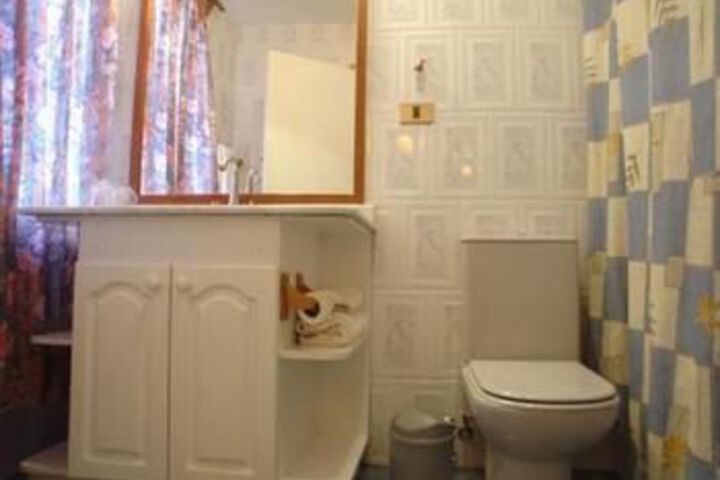 Room 4 of 33