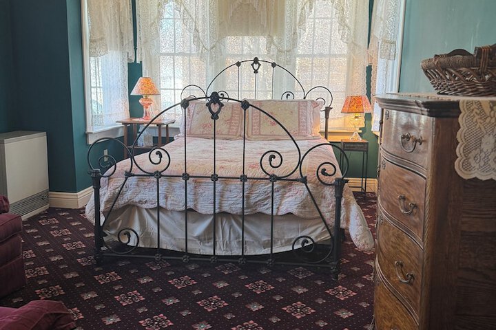 Room 3 of 60