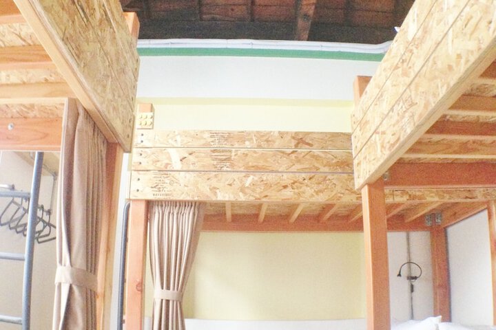 Room 8 of 60