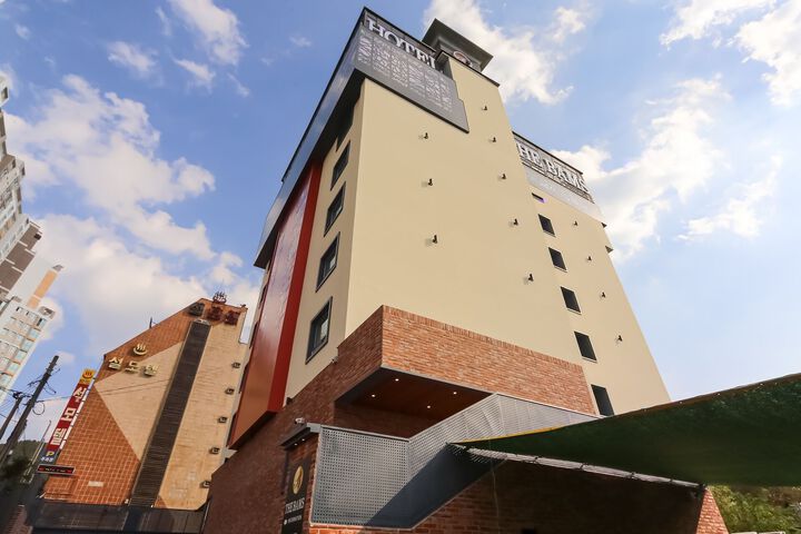 Hotel 7 of 60