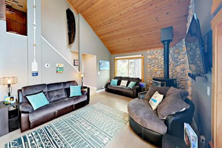 10172 Thomas Drive Home in Truckee, CA