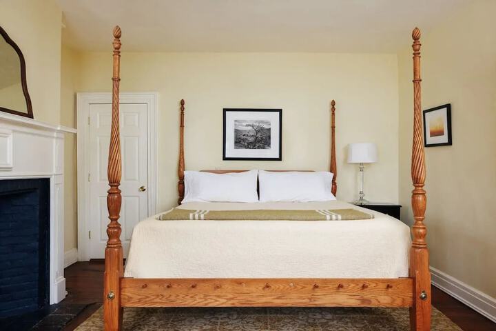 Room 2 of 27