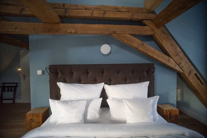 Room 10 of 31