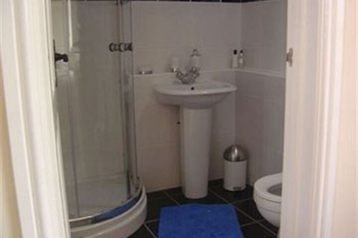 Room 2 of 6