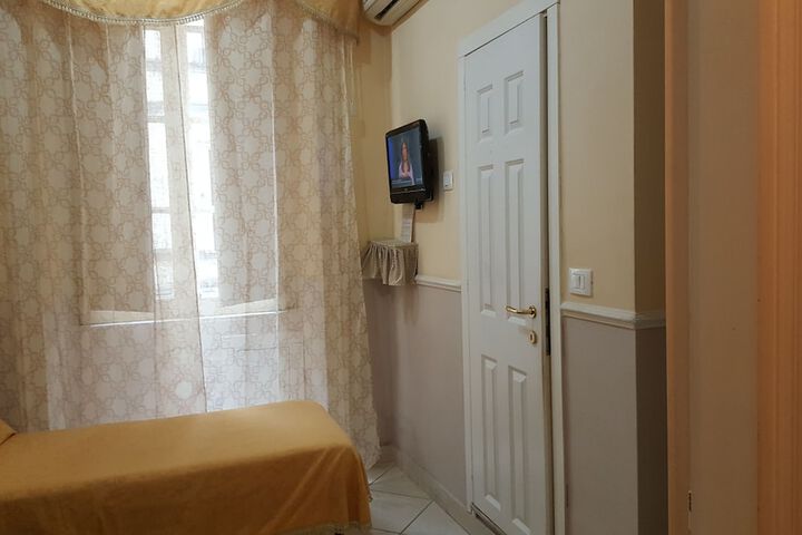 Room 8 of 42